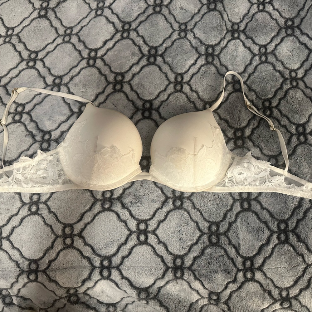Victoria’s Secret Very Sexy Push Up Bra Size 36C